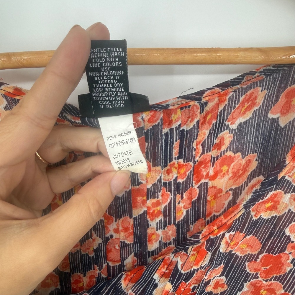 Torrid Ditsy Floral V-Neck Pleated Georgette Blouse Orange Navy Size 2 2X - Picture 7 of 7